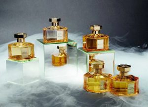 تست عطر در فروشگاه