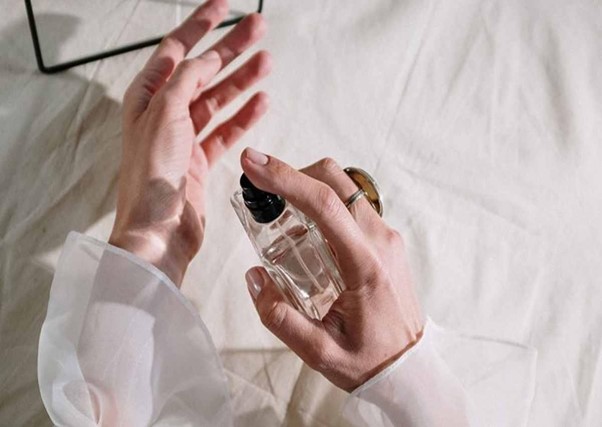 لکه عطر روی لباس