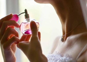 لکه عطر روی لباس